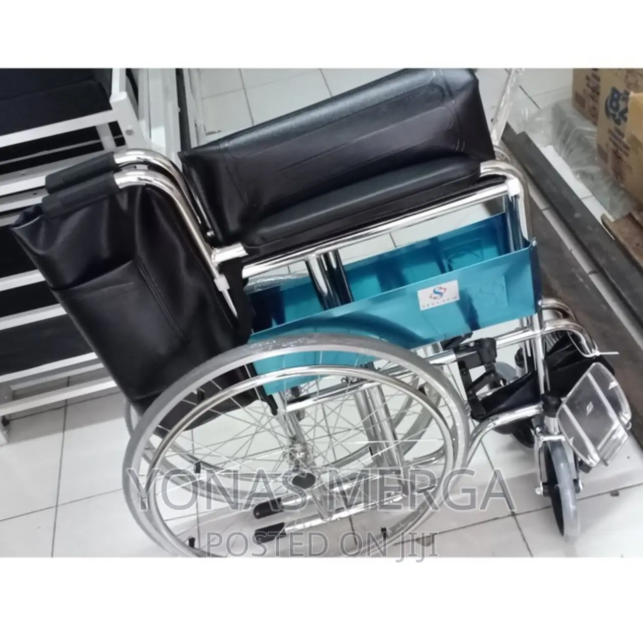 New Wheelchair Economic 48cm Seat Width Foldable Wheelchair