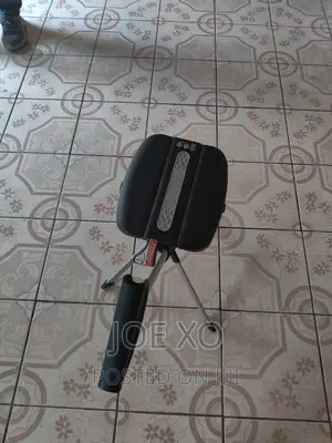 ወንበር እና ምርኩዝ