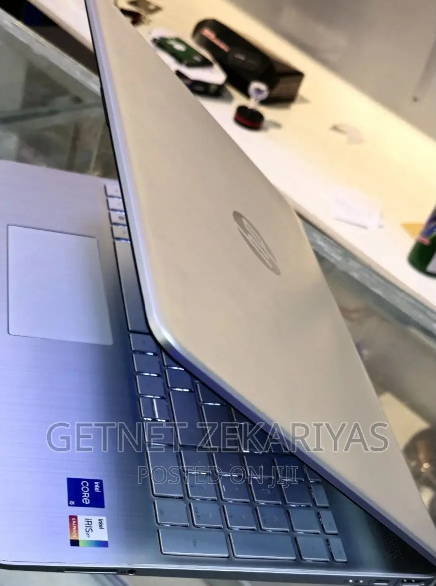 New Laptop HP Stream Notebook 8GB Intel Core I5 HDD 1T