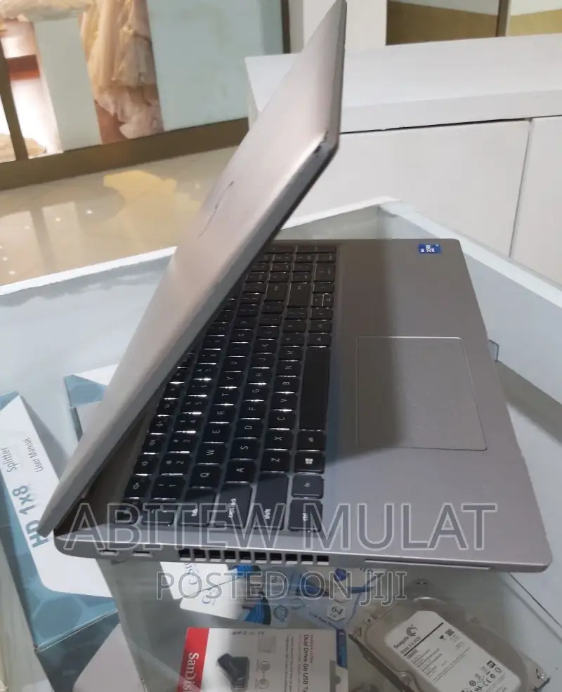 New Laptop Dell Latitude 5529 16GB Intel Core I7 SSD 512GB