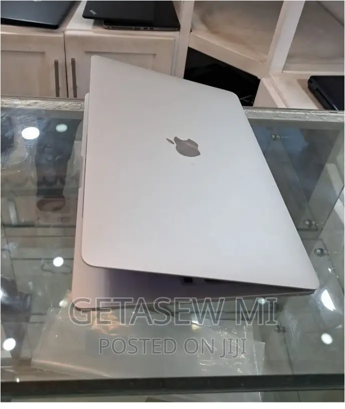 New Laptop Apple MacBook Pro M1 8GB Apple M1 SSD 256GB