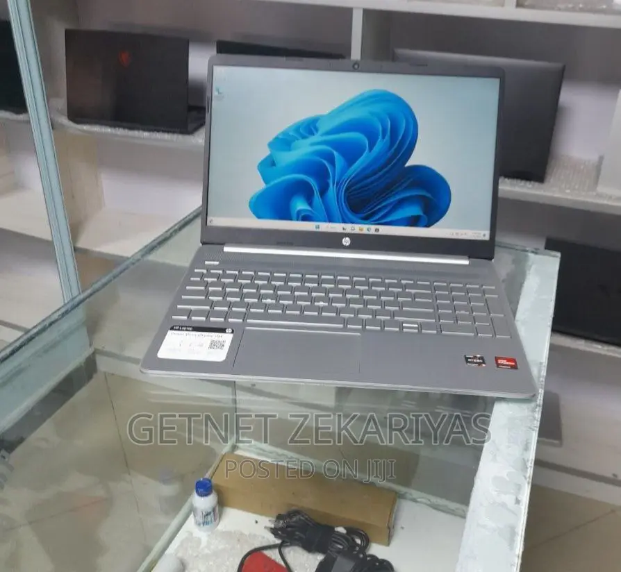 New Laptop HP Stream Notebook 8GB AMD Ryzen 5 SSD 256GB