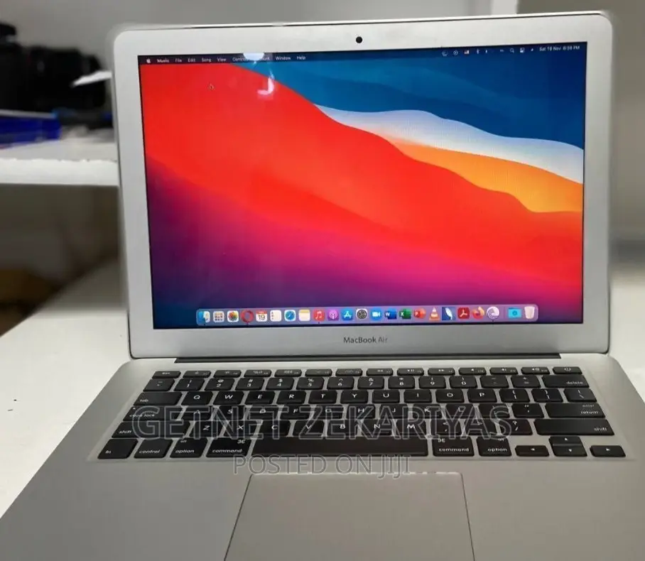New Laptop Apple MacBook Pro 2013 8GB Intel Core i5 SSD 256GB