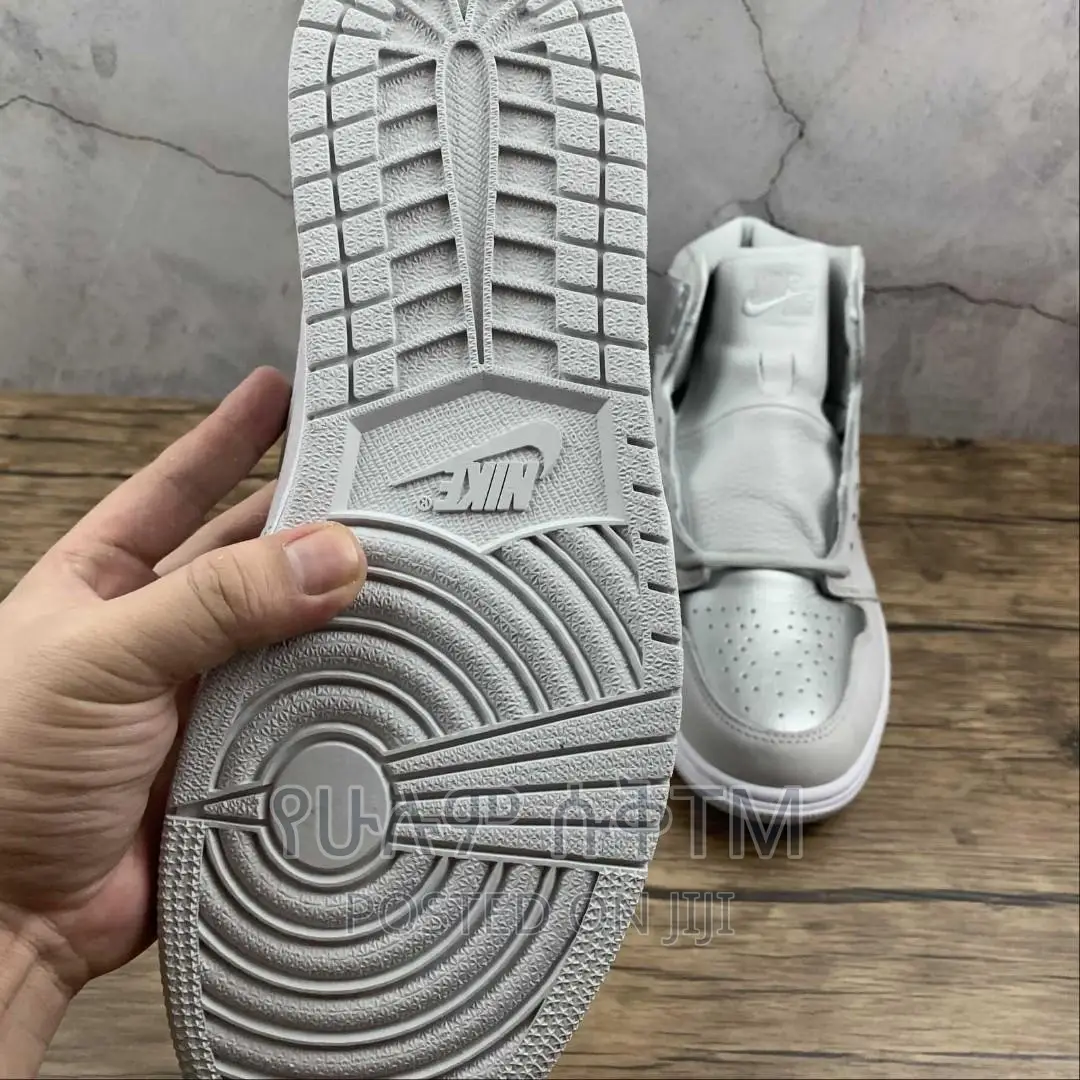 Original Air Jordan 1 Hi Og ‘Silver Metal’ Shoes