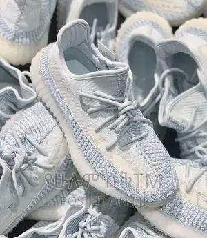 Photo - Original Adidas Yeezy 350 V2 Boost Shoes