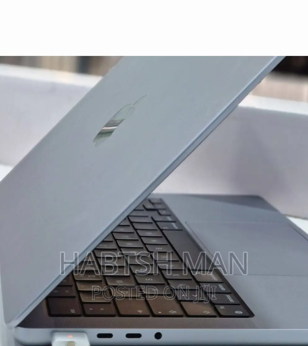 New Laptop Apple MacBook Pro M1 16GB Apple M1 Pro SSD 1T