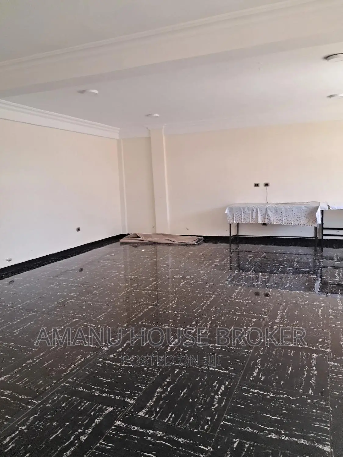 አስቸኳይ የሚከራይ 115sqm ለመድኃኒት ስቶር እና ቢሮ የሚሆን