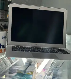 Photo - New Laptop Apple MacBook 2017 8GB Intel Core I5 SSD 256GB