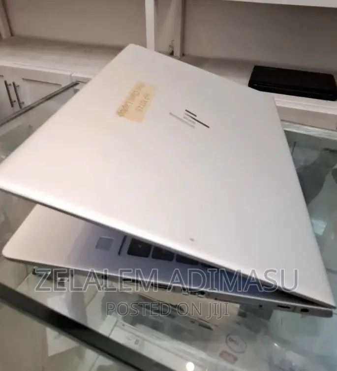 New Laptop HP EliteBook Folio 8GB AMD Ryzen 3 SSD 256GB