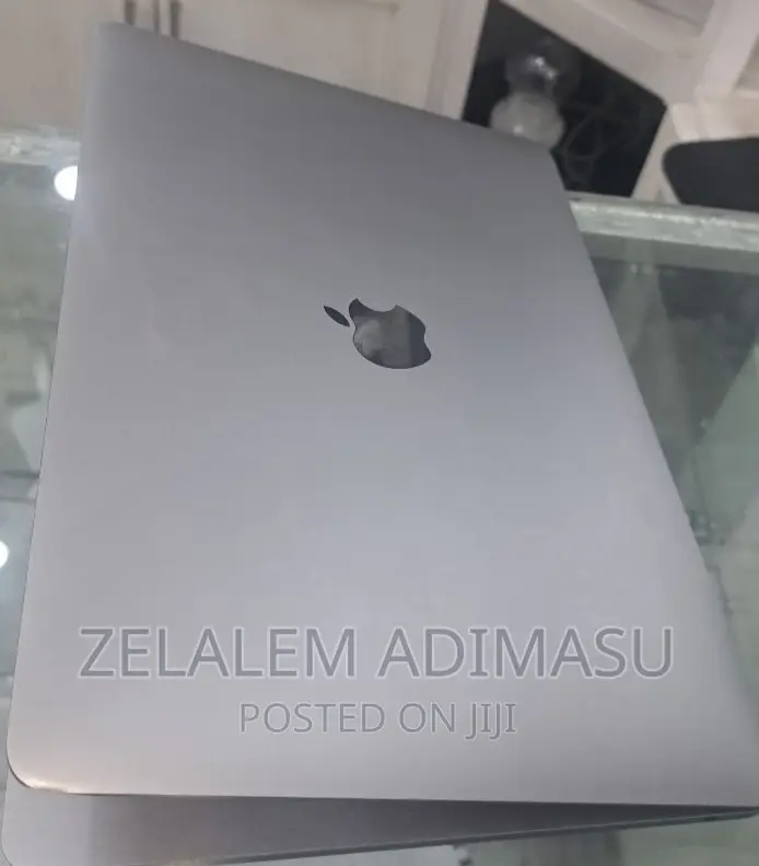 New Laptop Apple MacBook Pro 2017 8GB Intel Core I5 SSD 256GB