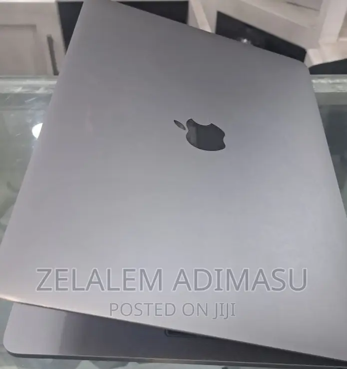 New Laptop Apple MacBook Pro 2017 8GB Intel Core I5 SSD 256GB