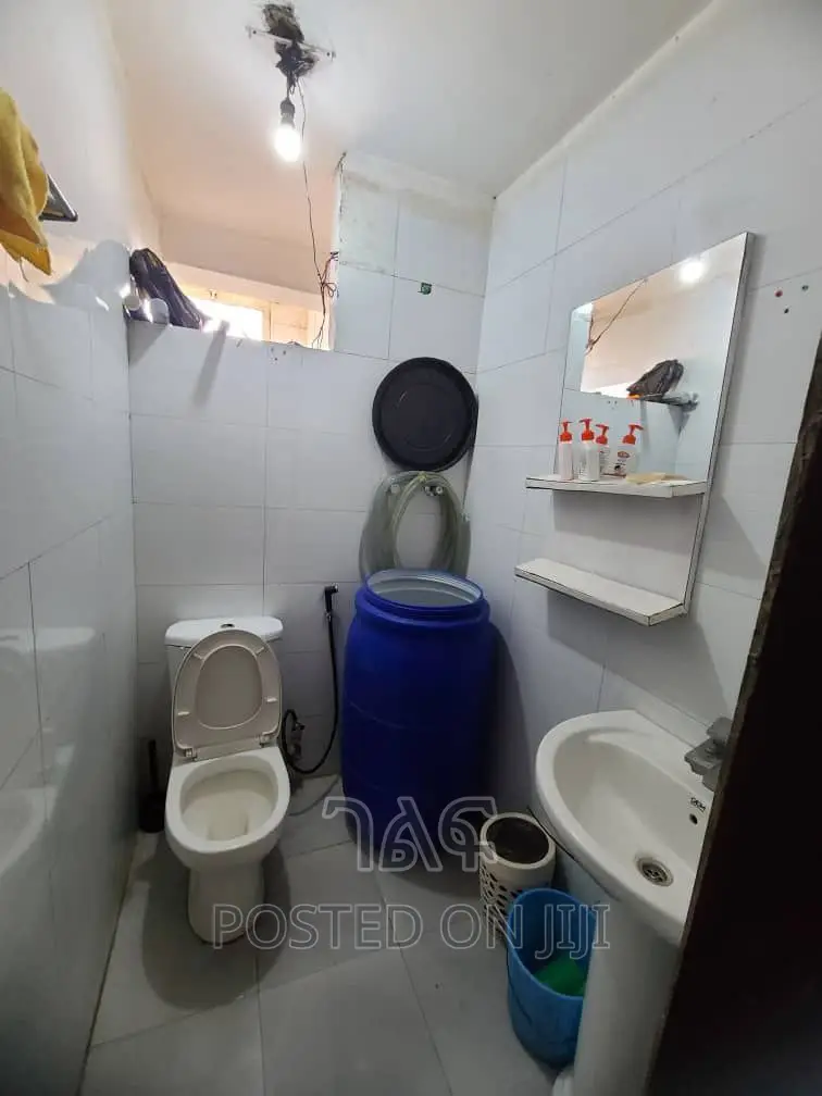 2bdrm Apartment in አስቸኳይ አስቸኳይ  40/60, Bole for sale
