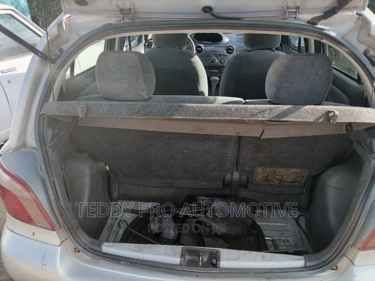 Toyota Vitz 2001 Silver