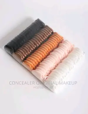 100pcs Triangle Shaped Velvet Powder Puffs