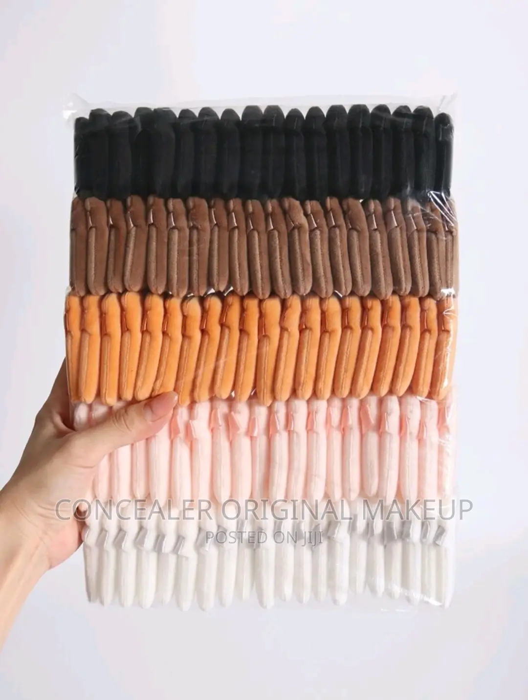 100pcs Triangle Shaped Velvet Powder Puffs