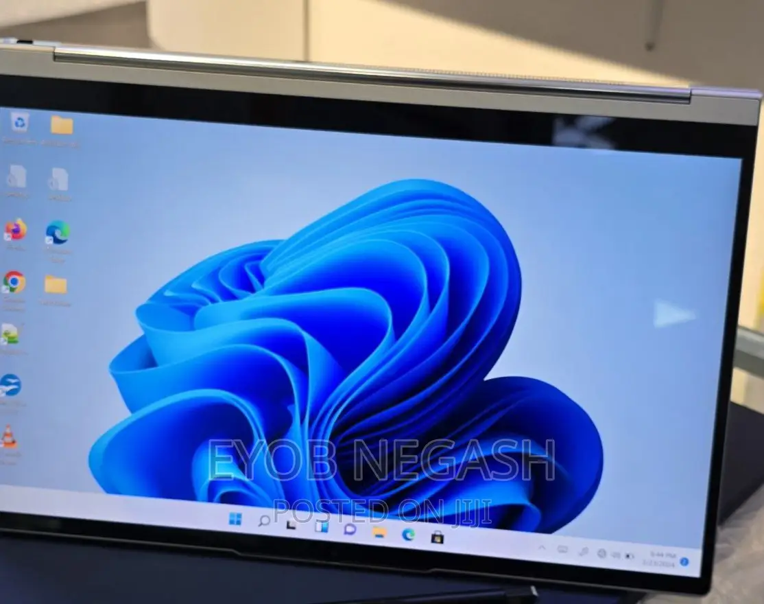 New Laptop Lenovo Yoga 700 16GB Intel Core I7 SSD 512GB