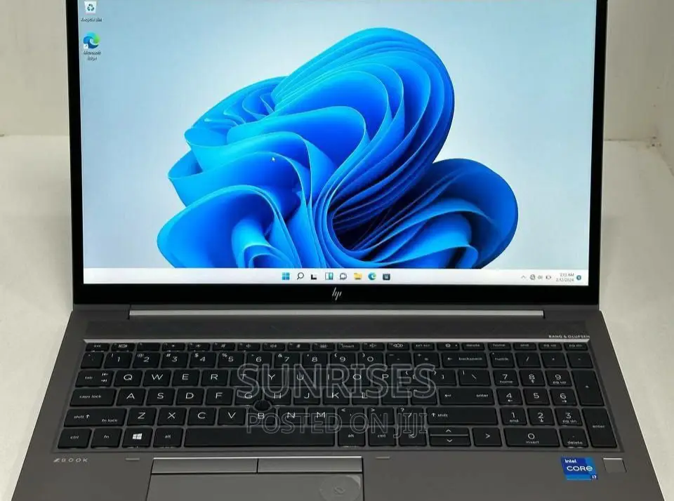 New Laptop HP ZBook Firefly G8 16GB Intel Core I7 SSD 512GB