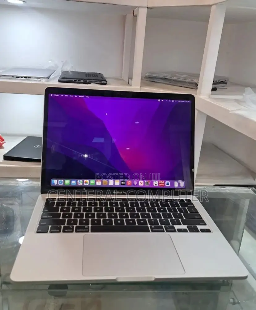 New Laptop Apple MacBook 2020 16GB Intel Core I7 SSD 1T