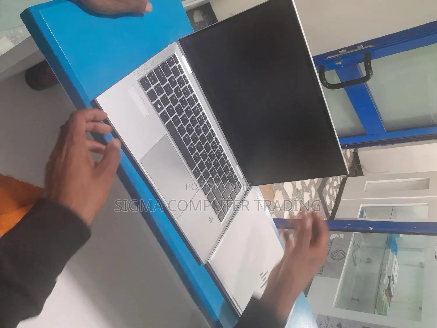 New Laptop HP EliteBook x360 1040 G7 16GB Intel Core i7 SSD 256GB