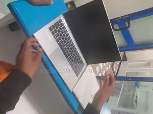 New Laptop HP EliteBook x360 1040 G7 16GB Intel Core i7 SSD 256GB