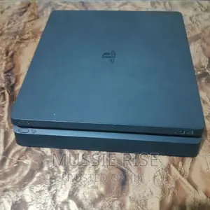 Playstation 4 Slim