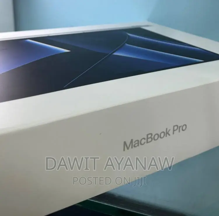 New Laptop Apple MacBook Pro 2022 M2 16GB Apple M2 SSD 512GB