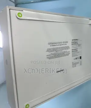 New Laptop Apple MacBook Pro 2022 M2 16GB Apple M2 SSD 512GB