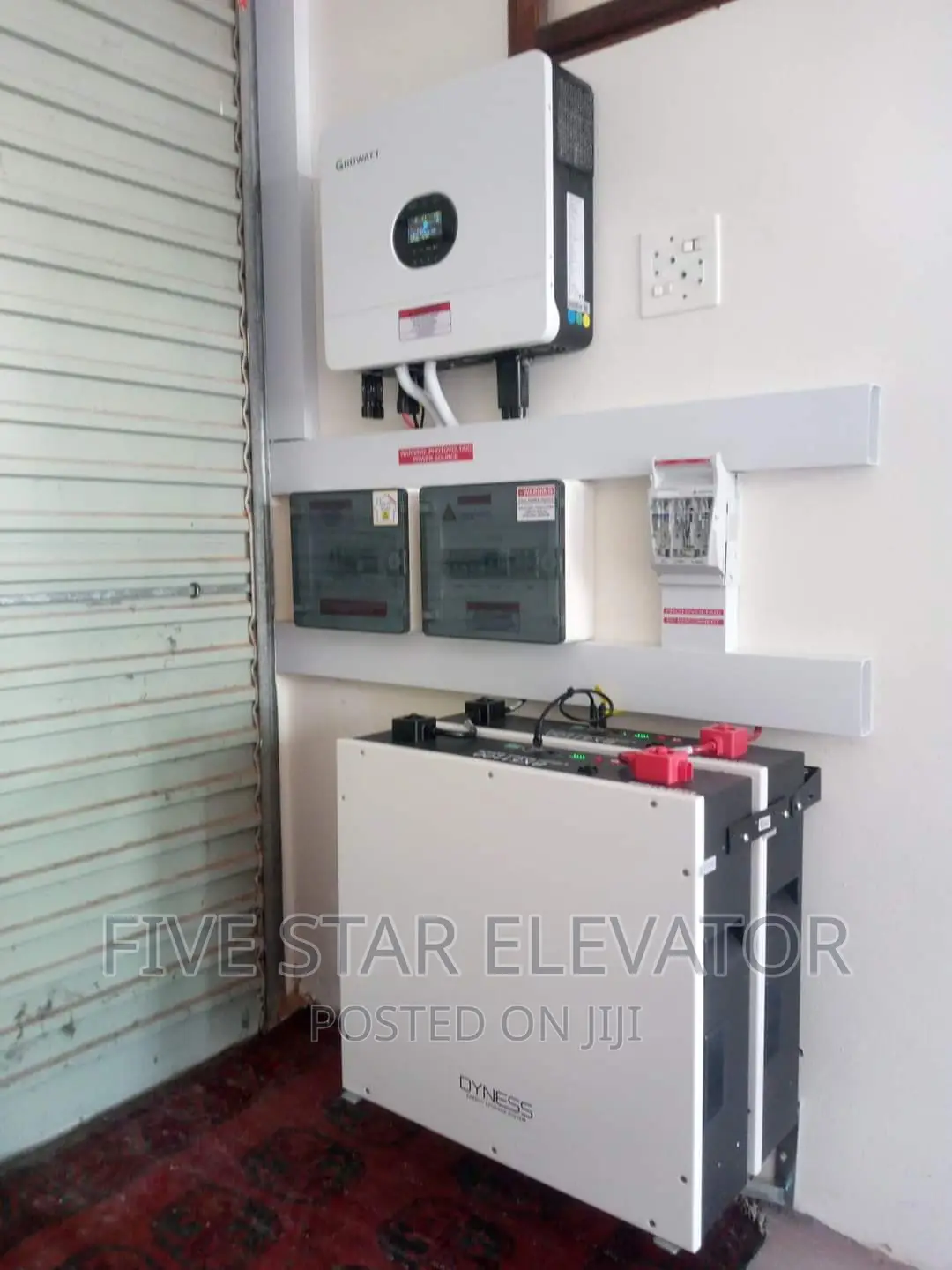 Lithium Ion Battery With Hybrid Inverter and Solar