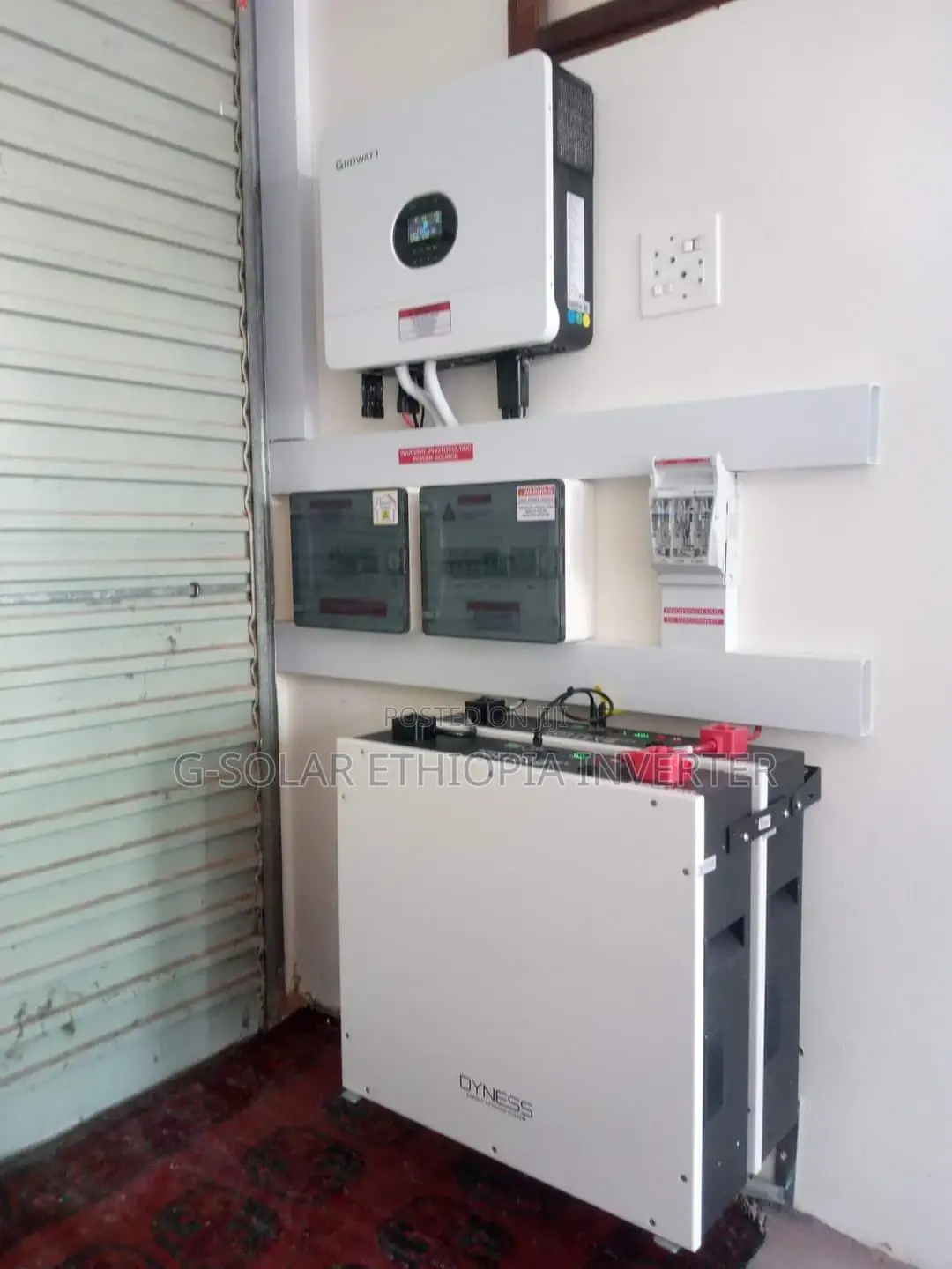 Lithium Ion Battery With Hybrid Inverter and Solar