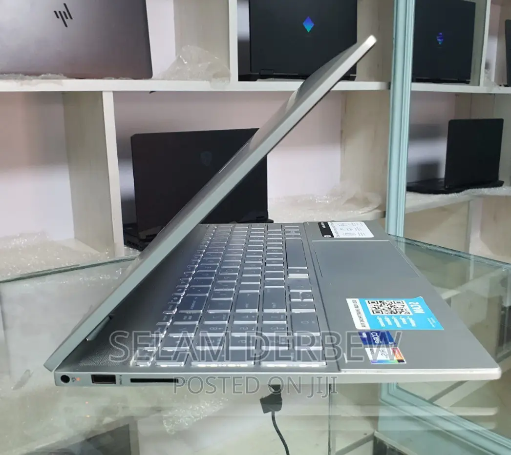 New Laptop HP Envy X360 16GB Intel Core I7 SSD 512GB