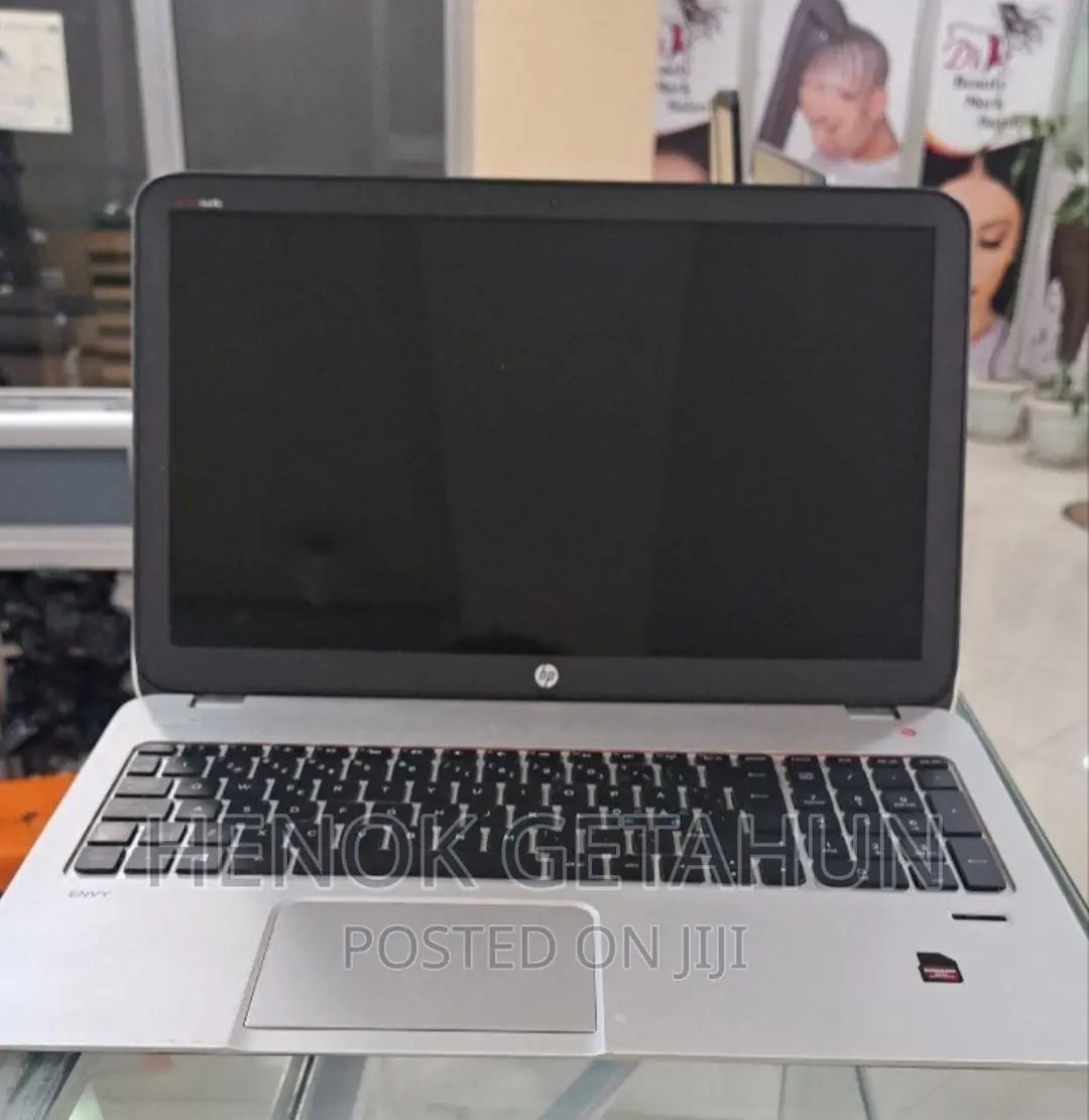 New Laptop HP Envy X360 8GB AMD A8 SSD 1T