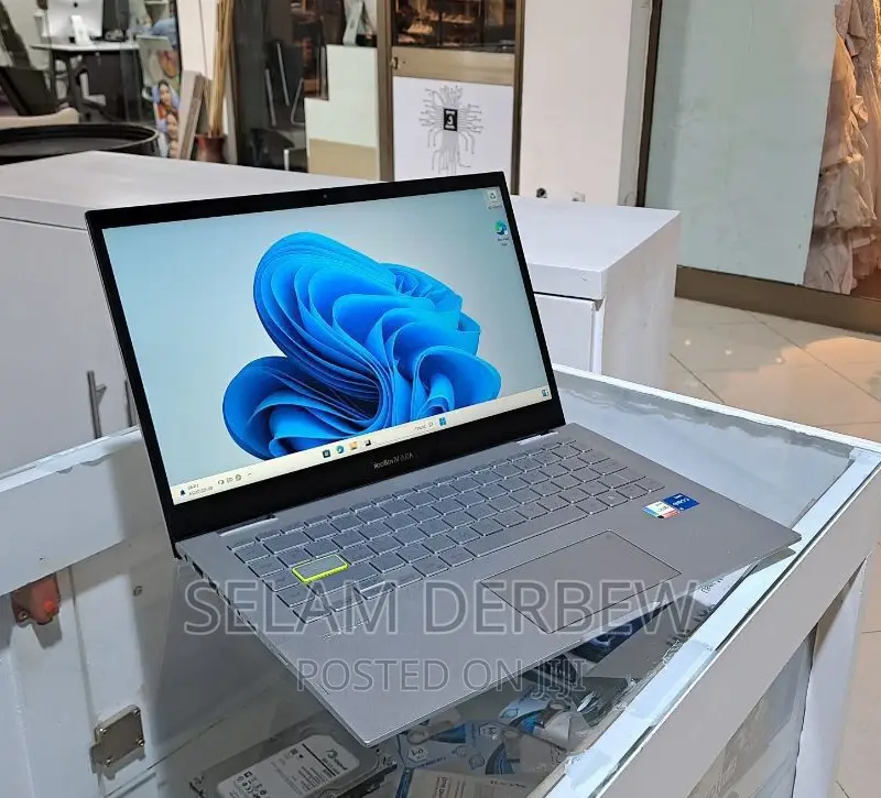 New Laptop Asus Vivobook E200HA 8GB Intel Core I5 SSD 512GB