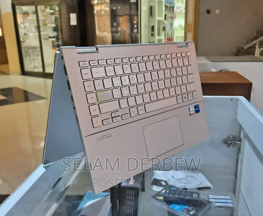 New Laptop Asus Vivobook E200HA 8GB Intel Core I5 SSD 512GB