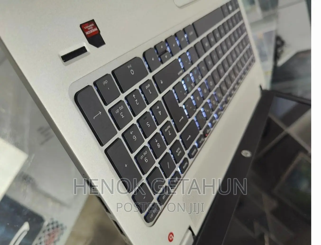 New Laptop HP Envy X360 8GB AMD A8 SSD 1T