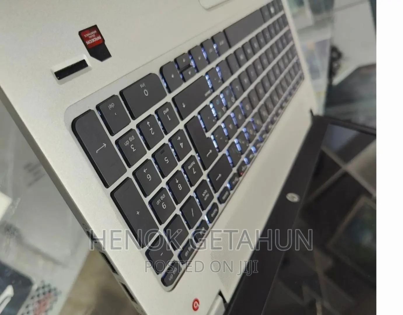 New Laptop HP Envy X360 8GB AMD A8 SSD 1T