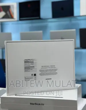 Photo - New Laptop Apple MacBook Air 2022 M2 8GB Apple M2 SSD 256GB