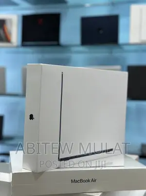 New Laptop Apple MacBook Air 2022 M2 8GB Apple M2 SSD 256GB