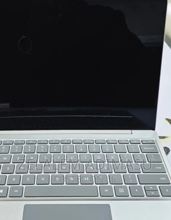 New Laptop Microsoft Surface 8GB Intel Core I5 SSD 128GB