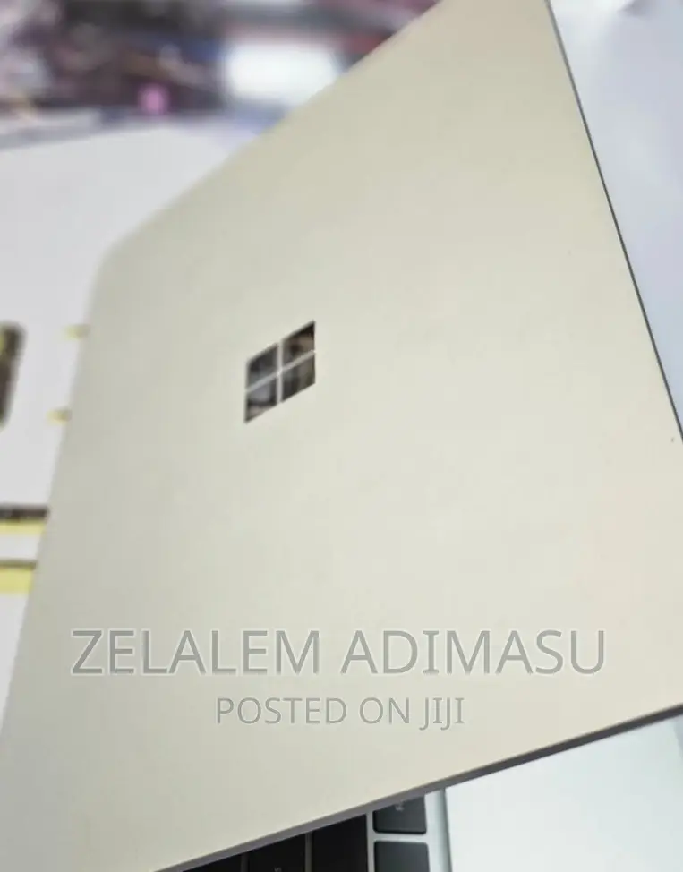 New Laptop Microsoft Surface 8GB Intel Core I5 SSD 128GB