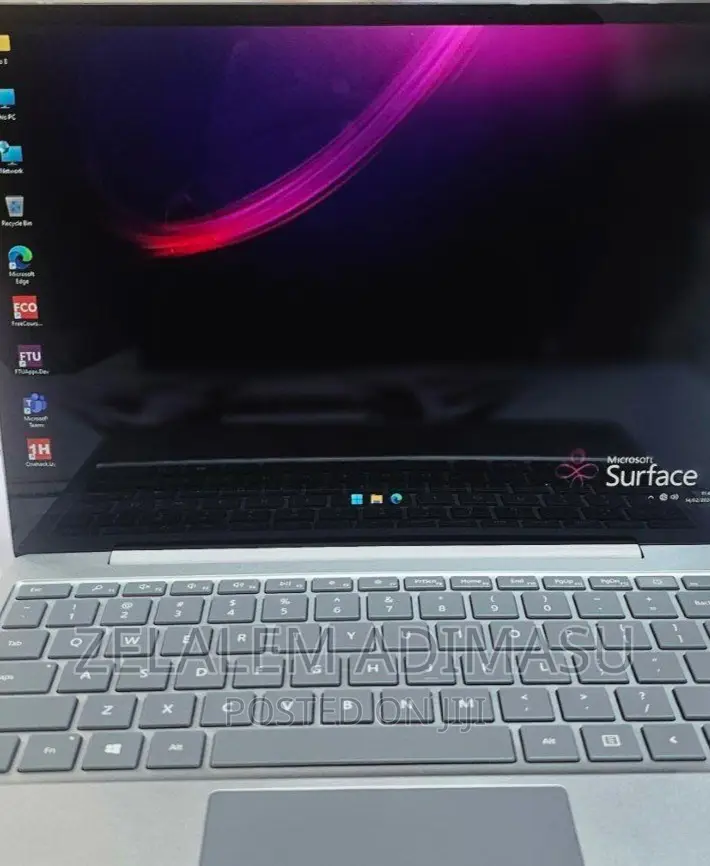 New Laptop Microsoft Surface 8GB Intel Core I5 SSD 128GB