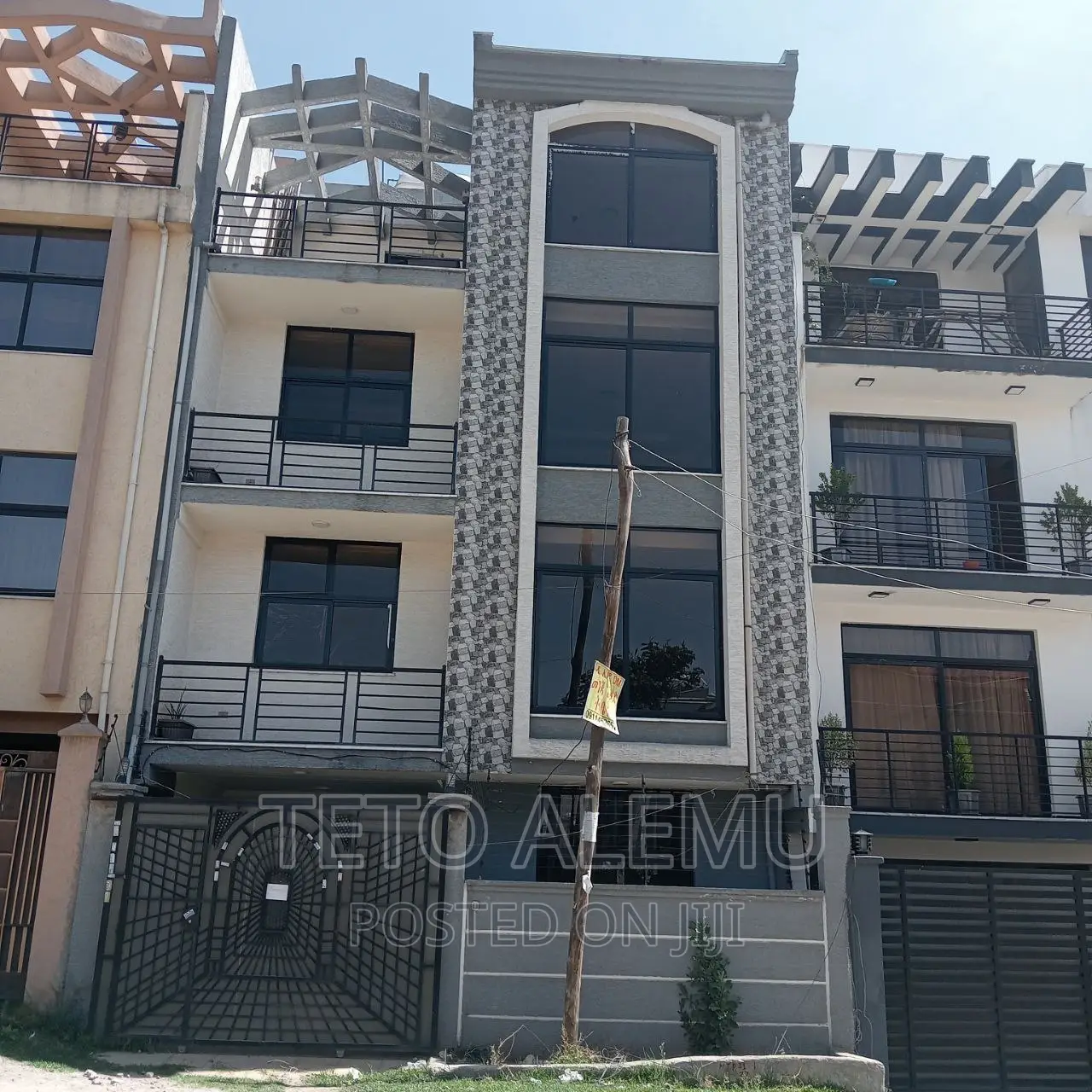 5bdrm House in የሚሸጥ ቤት ሰሚት ሰባ ሁለት, Bole for sale