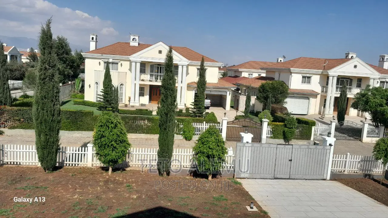 6bdrm House in House For Sale Tafo, Bole for sale