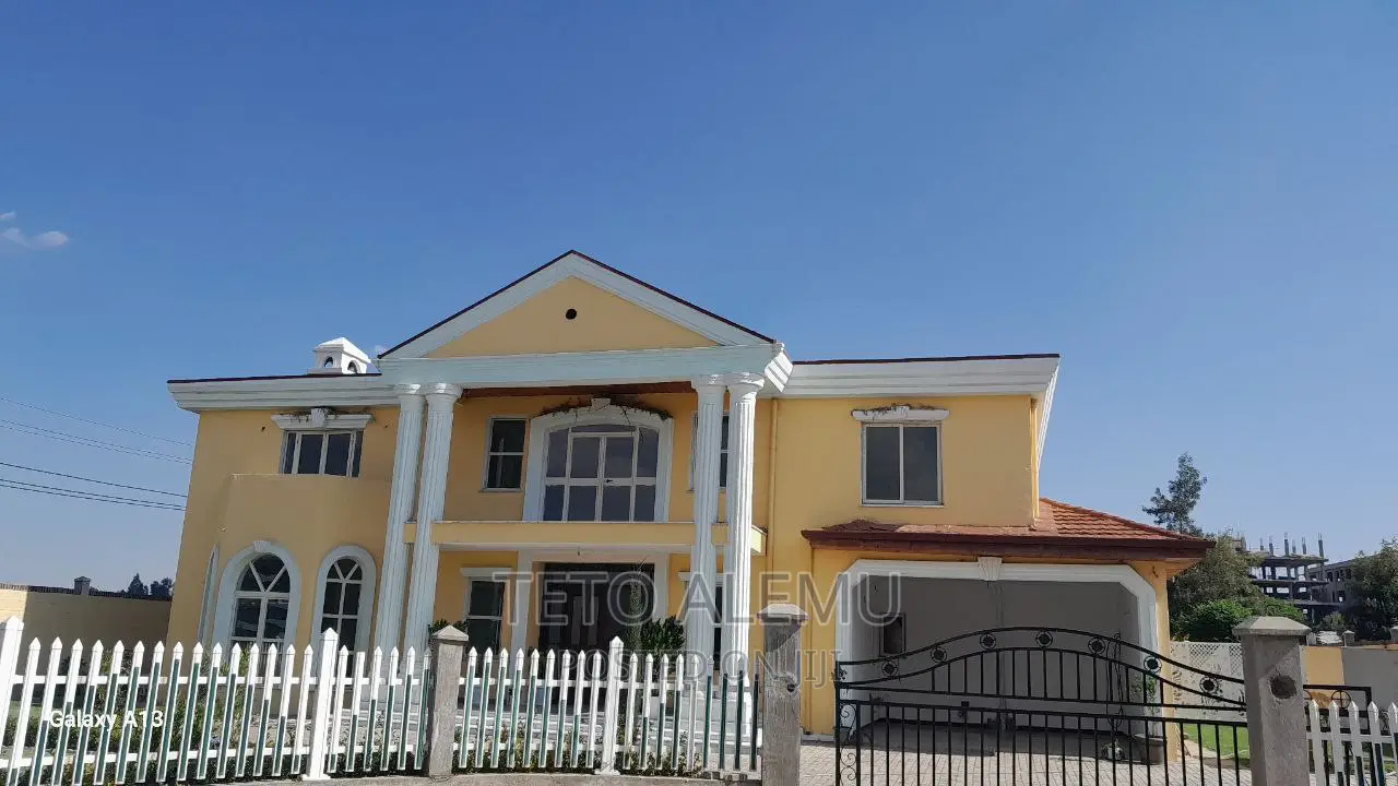 6bdrm House in House For Sale Tafo, Bole for sale