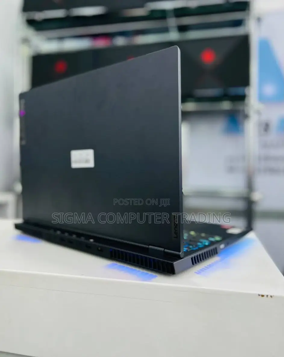 New Laptop Lenovo Legion 5 16GB AMD Ryzen 9 SSD 512GB