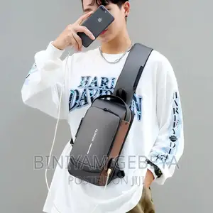 High Quality የራሱ USB ያለው
Crossbody Bag