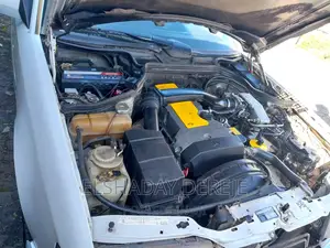 Mercedes-Benz 230E 1994 White