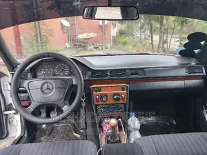 Mercedes-Benz 230E 1994 White