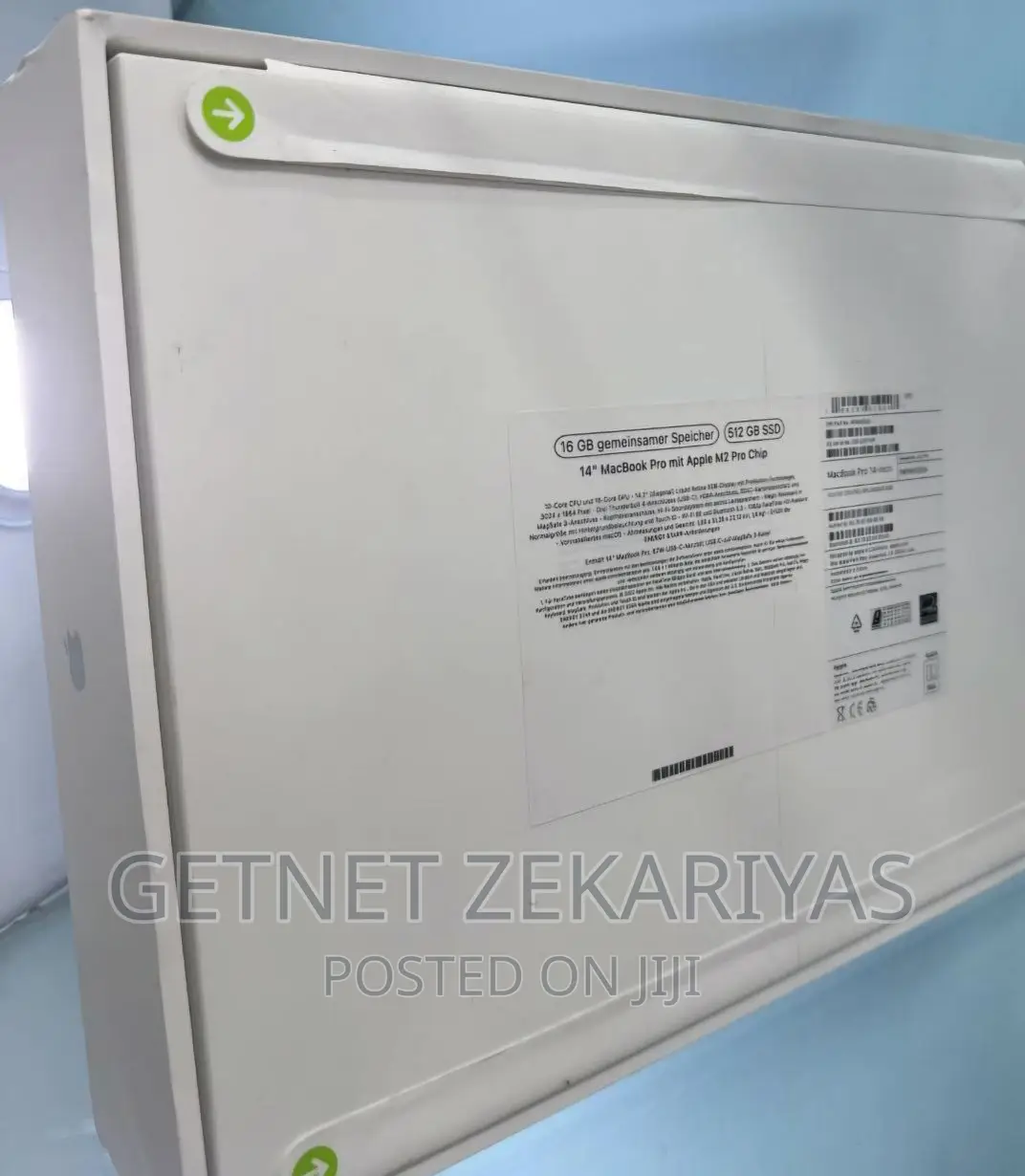 New Laptop Apple MacBook Pro 2022 M2 16GB Apple M2 SSD 512GB