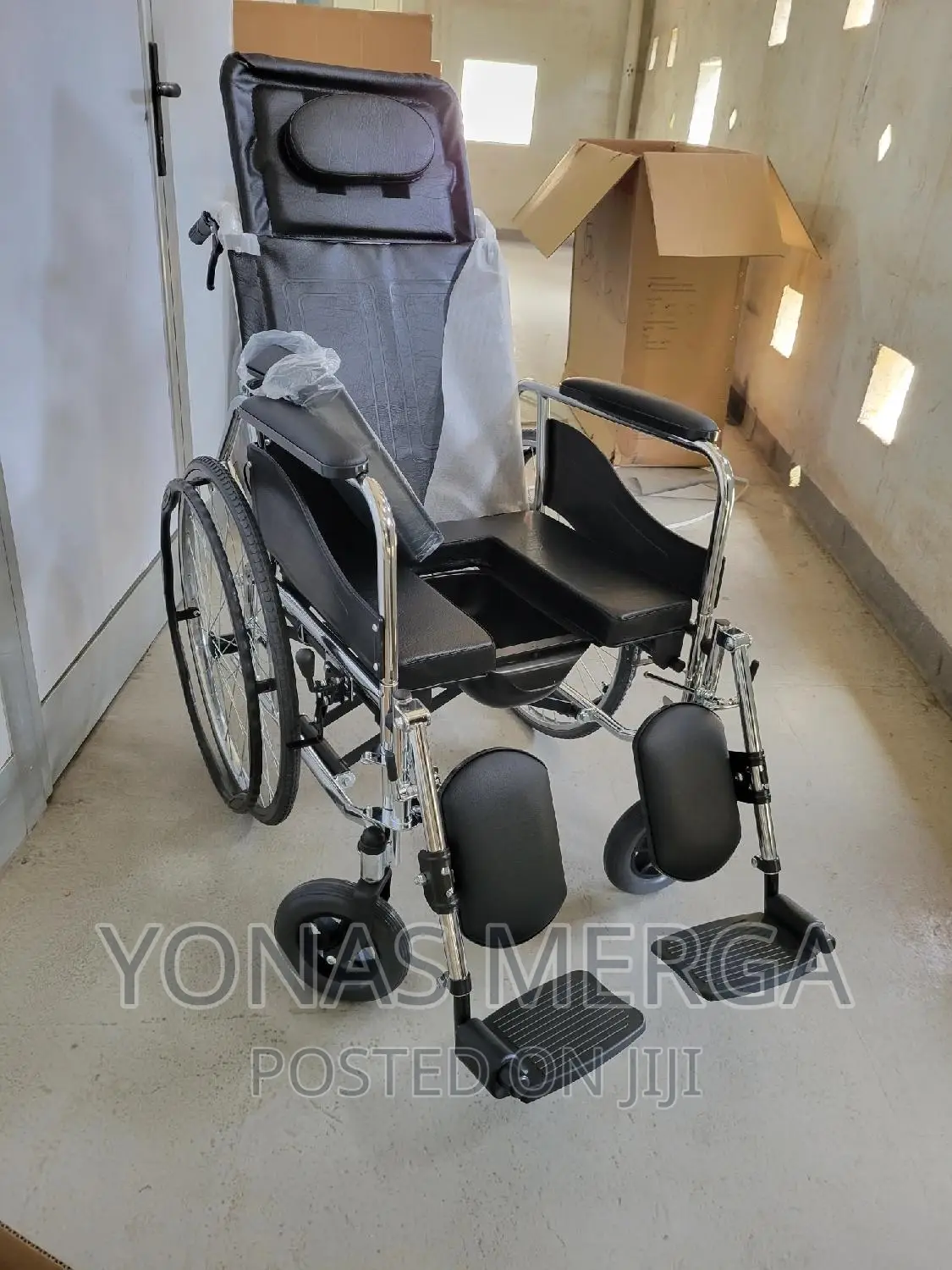 Fully Reclined Multifunctional Wheelchair Can Bear 150kg