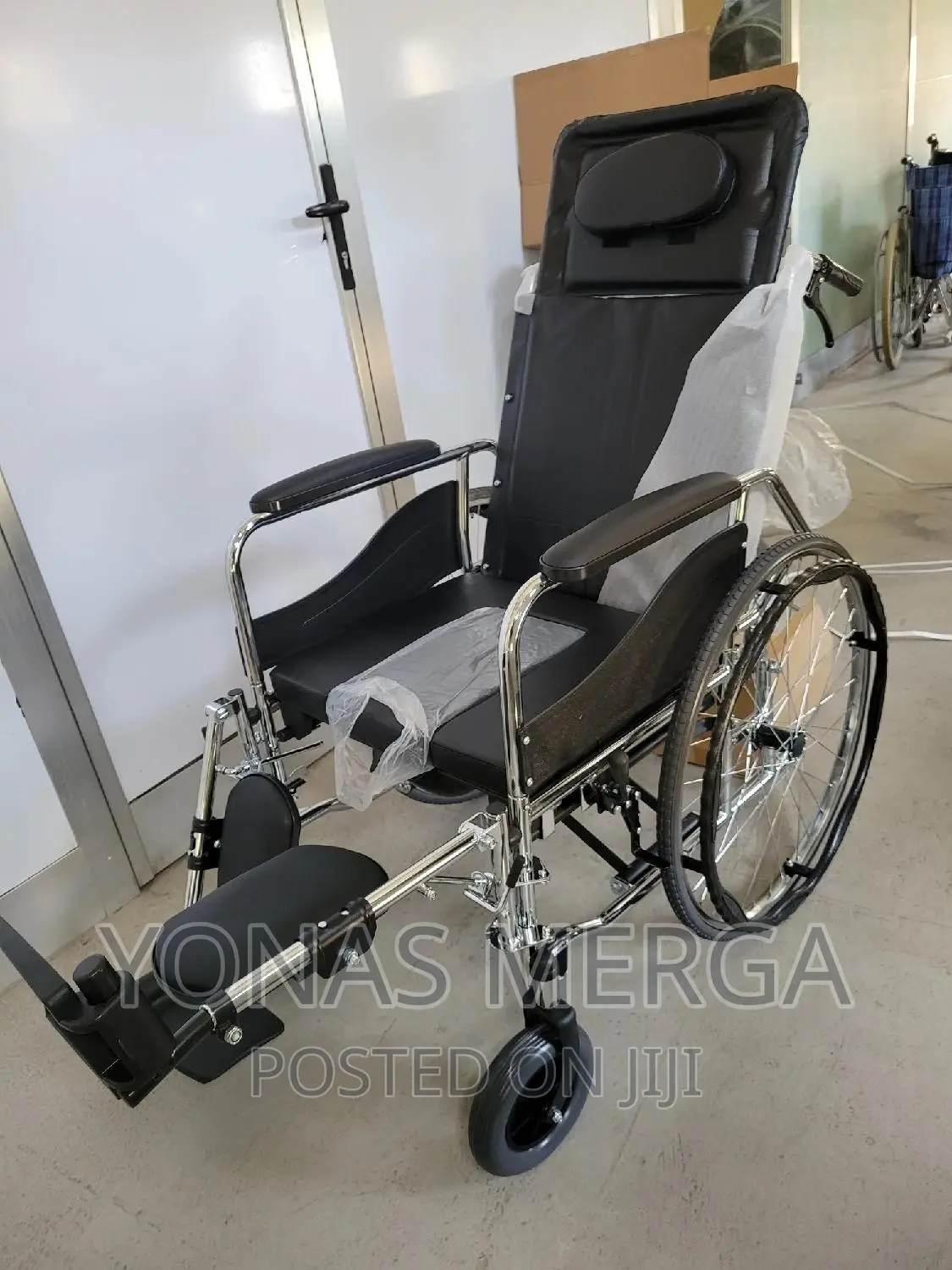 Commode Chair/3in 1 Wheelchair, 180° Adjustable Full Lay